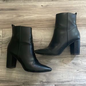 Women’s JustFab black booties. Pointed toe, 2in heel.
